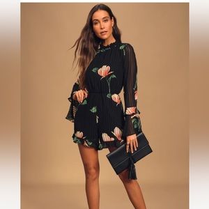 Beautiful Lulus romper size Small only worn once!